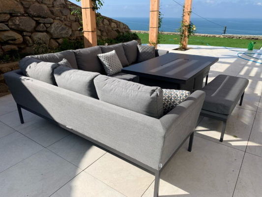Postverpakking Y AJUNION Luxe buitenstof Terrasse meubels Eetkamer met open haard tafel