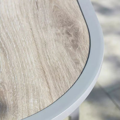 Maximaliseer je buitenruimte met deze ruimtebesparende rattan weefsel en staal eetkamer set
