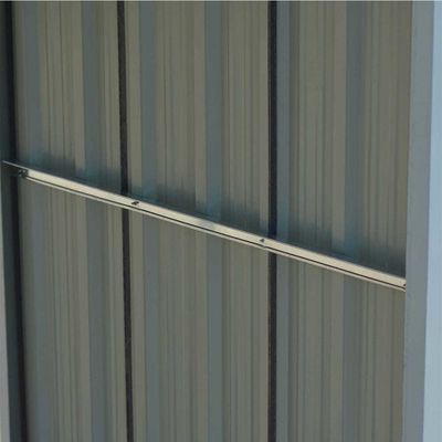 Houthouten opslag en tuinwerktuigen Huis AJUNION Grote metalen schuur met rotbestand