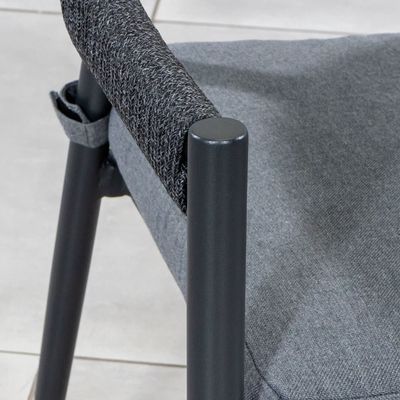 Stijlvolle eetkamer met metalen frame en touw Weave fauteuil L 57 x W60 x H74cm