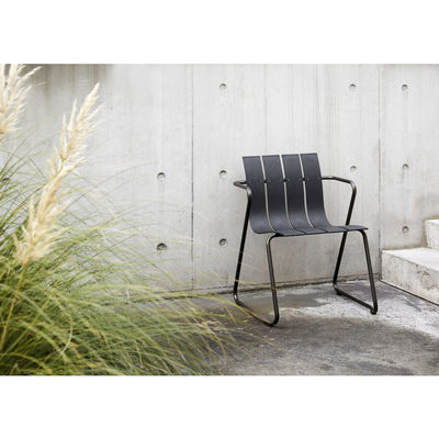 Metalen stalen tuinstoel met minimalistisch ontwerp Plastic houten fauteuil door AJUNION