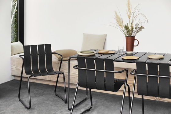 Metalen stalen tuinstoel met minimalistisch ontwerp Plastic houten fauteuil door AJUNION