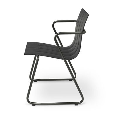 Metalen stalen tuinstoel met minimalistisch ontwerp Plastic houten fauteuil door AJUNION