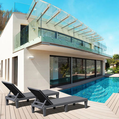 Moderne outdoor strand patio hotel ligstoel met kussen en stapelbaar ontwerp