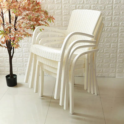 Outdoor High Back Stackable Plastic Armchair voor Villa Patio Tuin Koffie Eetkamer