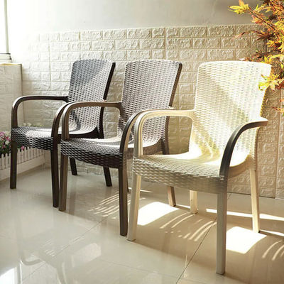 Outdoor High Back Stackable Plastic Armchair voor Villa Patio Tuin Koffie Eetkamer
