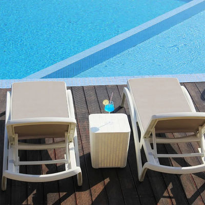 Buitentuin Plastic Teslin Stackable Chaise Zonnebank Stoel voor Hotel Beach Patio