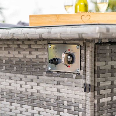Voeg elegantie toe aan uw tuin met AJUNION Wicker Woven Sofa Set en Fire Pit Table