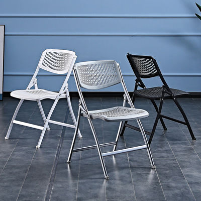 Opvouwbare witte metalen plastic stapelbare stoelen voor buiten Hotel Tuinfeest Banket evenementen