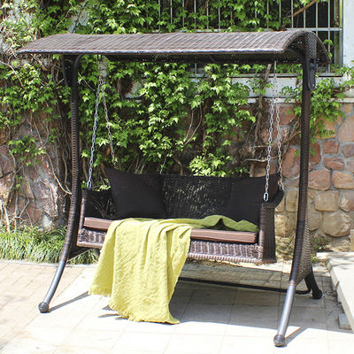 Buitenmeubilair Metalen frame PE Rattan Hangende schommelstoel voor Hof Tuin Strand