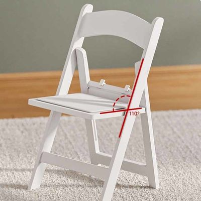 Moderne eenvoudige kleine draagbare witte plastic hars vouwbare eetstoelen voor hotel bruiloft