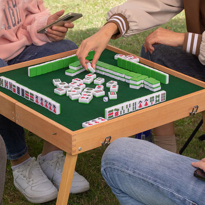 Draagbare opvouwbare mahjongtafel in houten stijl voor evenementen en bijeenkomsten