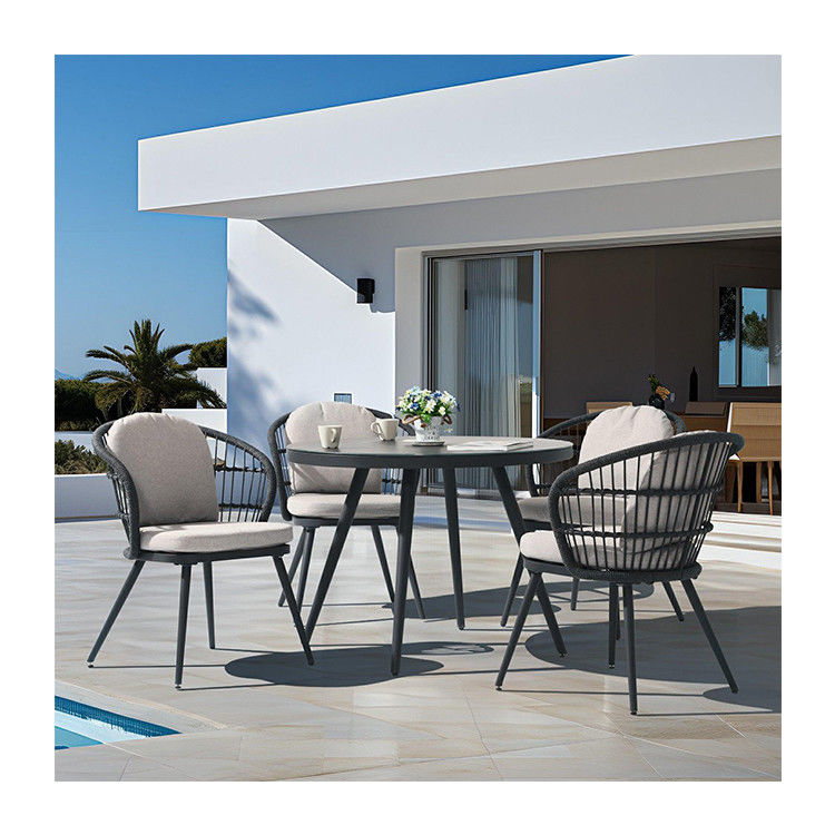 Hoofddorp buiten eetkamer set met ronde gehard glas tafel en touw weven fauteuil