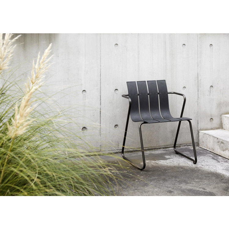 Metalen stalen tuinstoel met minimalistisch ontwerp Plastic houten fauteuil door AJUNION