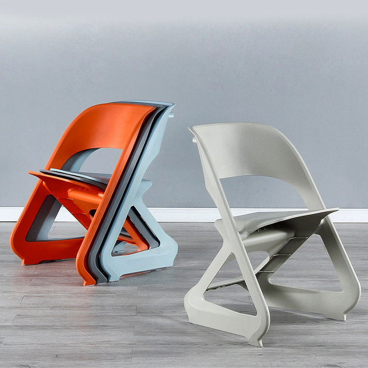 Eenvoudige moderne stapelbare plastic café stoelen voor Nordic Morden Outdoor Leisure Balkon